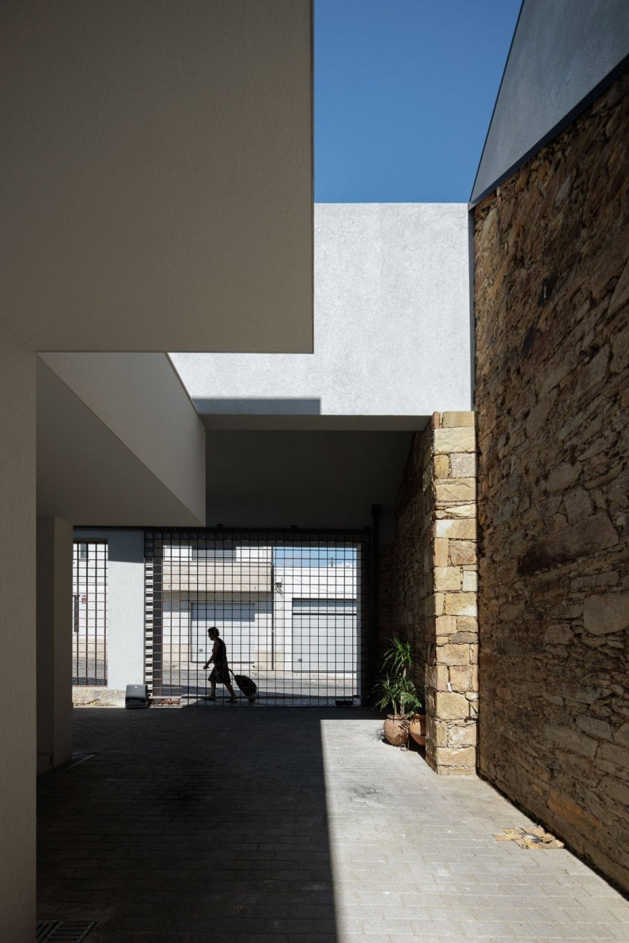 Mια βίλα στην Πορτογαλία αποτελεί την ιδανική έμπνευση για όσους αγαπούν το σύγχρονο design - Φωτογραφία 2