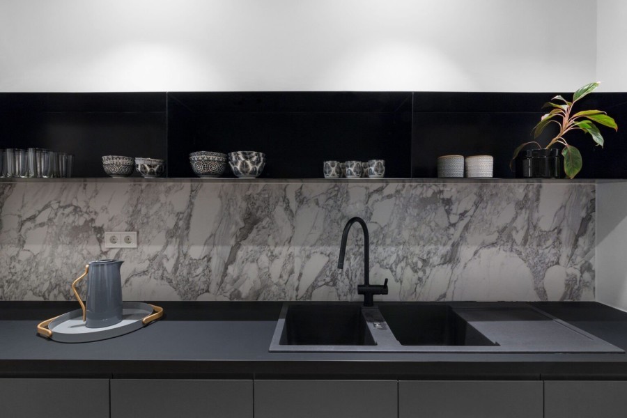 Ένα ευρηματικό διαμέρισμα στο Κολωνάκι που καταφέρνει και χωράει τα πάντα - Φωτογραφία 4