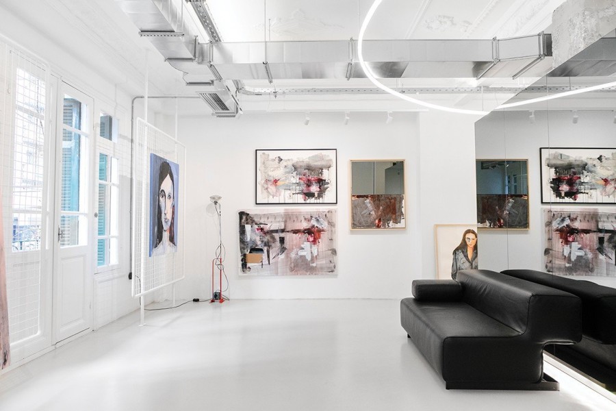 Η εικαστικός Μελίνα Γεωργούδα μάς υποδέχεται στο καλαίσθητο ατελιέ της στο κέντρο της Θεσσαλονίκης- Φωτογραφία 1