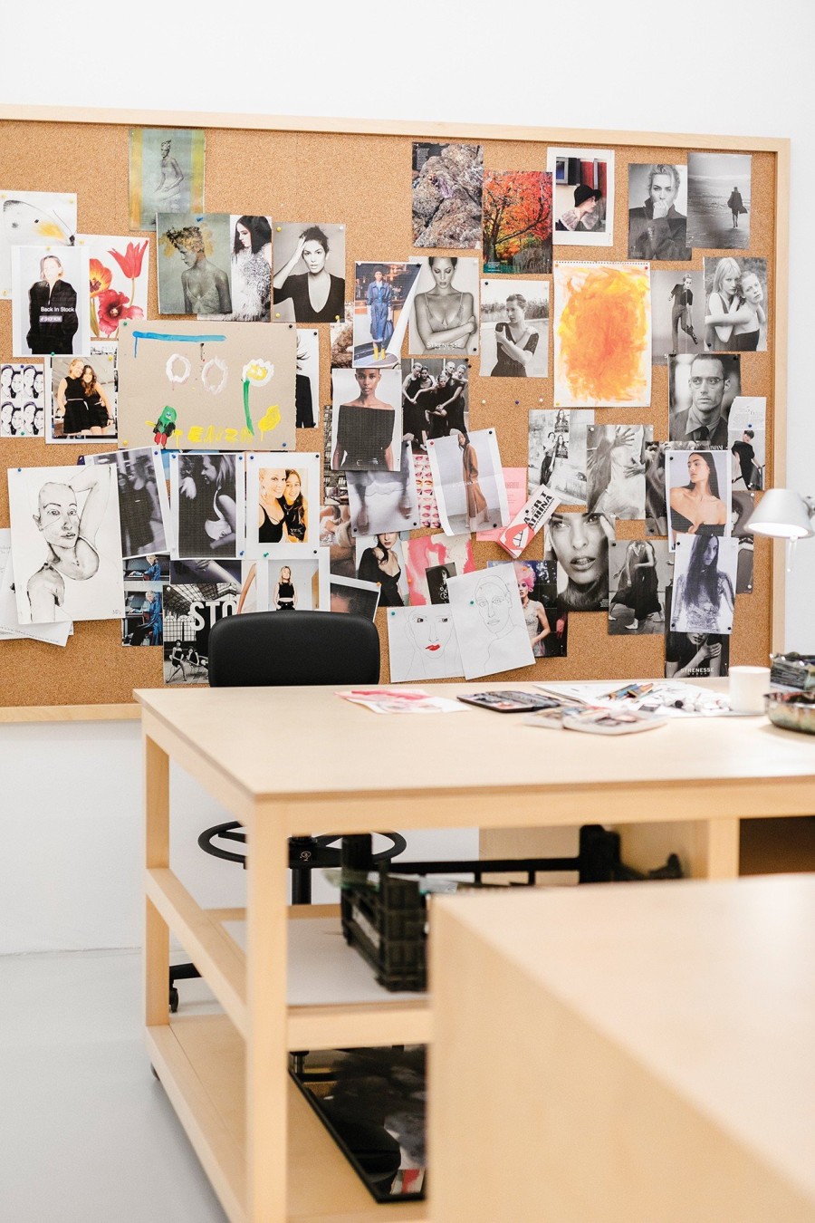 Η εικαστικός Μελίνα Γεωργούδα μάς υποδέχεται στο καλαίσθητο ατελιέ της στο κέντρο της Θεσσαλονίκης- Φωτογραφία 4