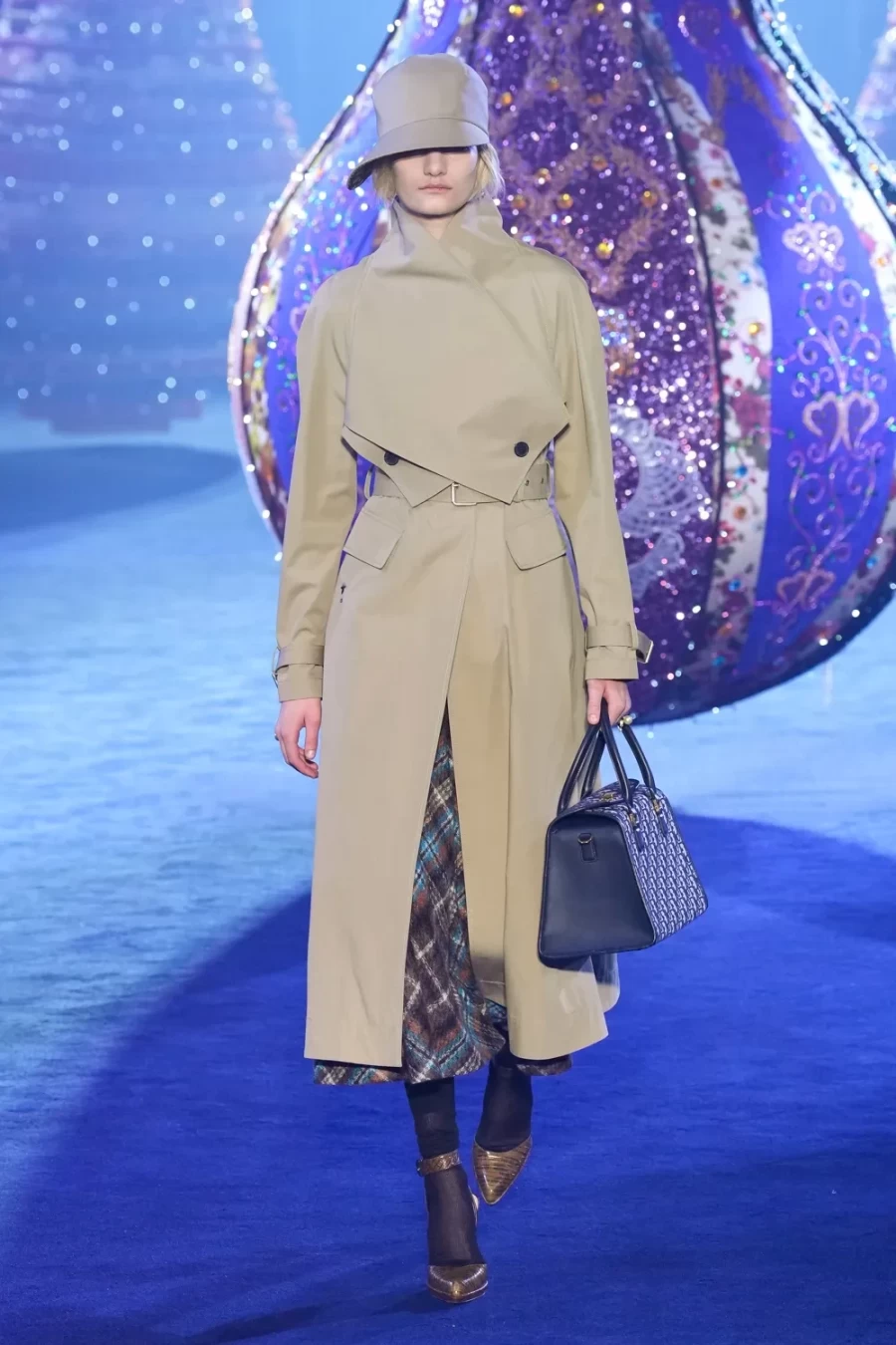 Dior F/W23: Η Maria Grazia Chiuri δημιούργησε ένα show-φόρο τιμής στη Catherine Dior- Φωτογραφία 34