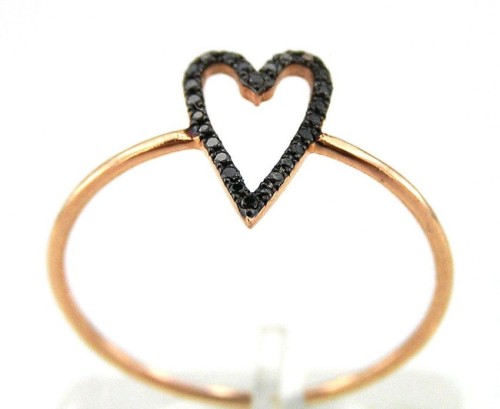  Casual diamond ring 