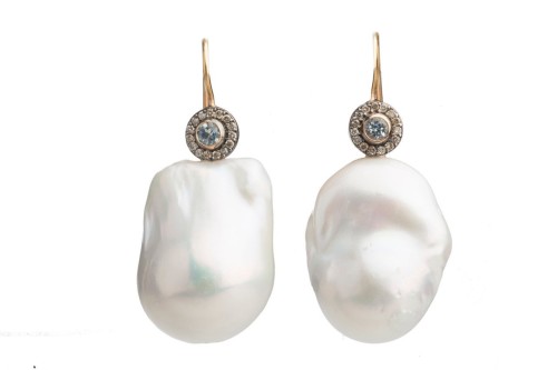  THE PEARL EARRINGS 