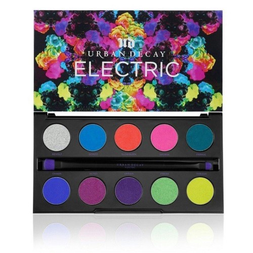  Colorful eyeshadow 