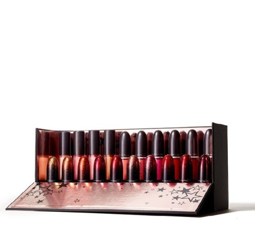  Lipsticks lovers  