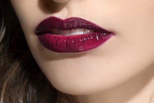  GLOSSY LIPS 