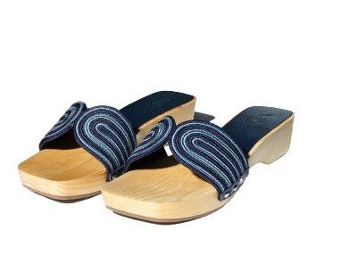  Open toe clogs  