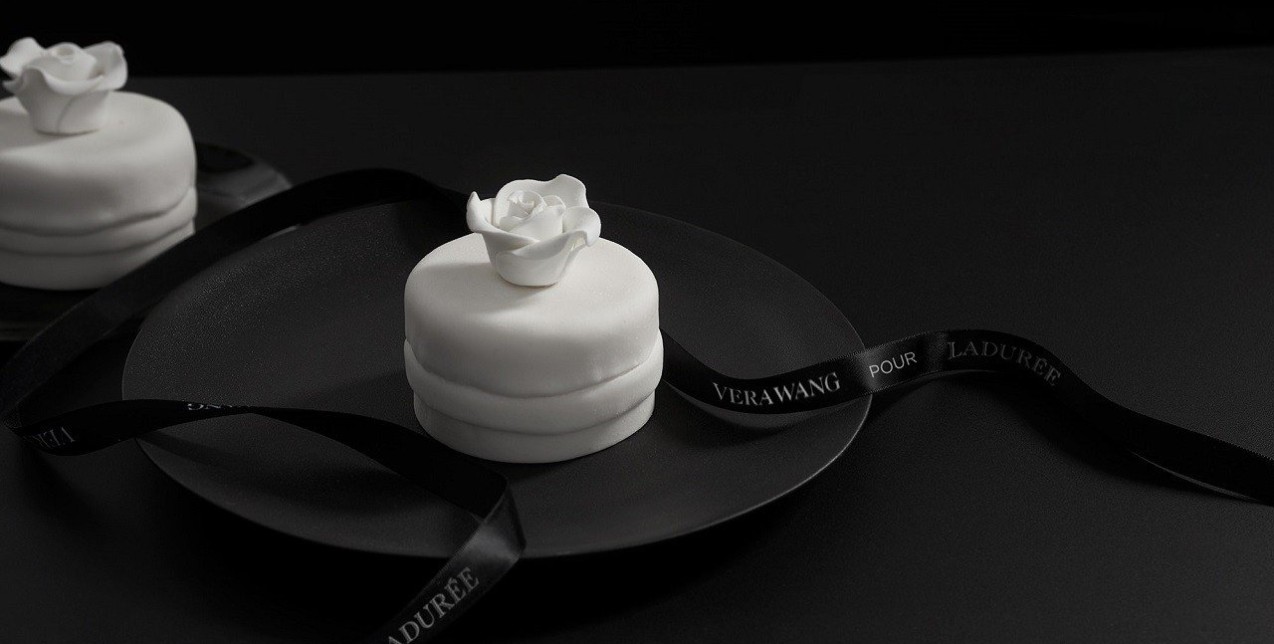 Οι πρώτες εικόνες από τα γλυκά της Vera Wang για τα Ladurée 