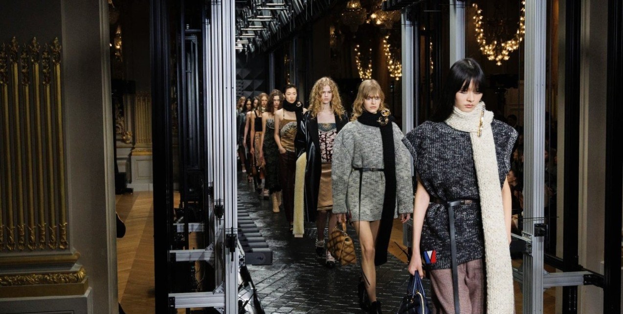 PFW: Ο Nicolas Ghesquière εμπνέεται από τη Γαλλίδα γυναίκα για την Fall/Winter2023 collection του Louis Vuitton 