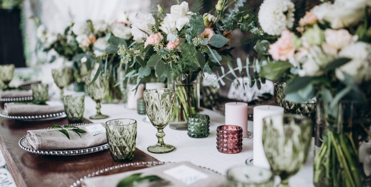 Spring art de la table: Τα eclectic βήματα για το σημερινό εορταστικό τραπέζι μας 