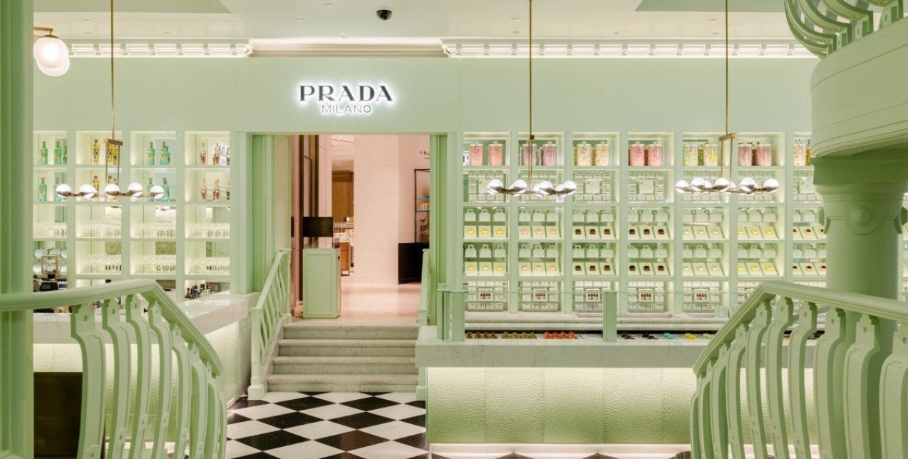 Prada Caffè: Το νέο πολυτελές spot στο Harrods άνοιξε χθες τις πόρτες του
