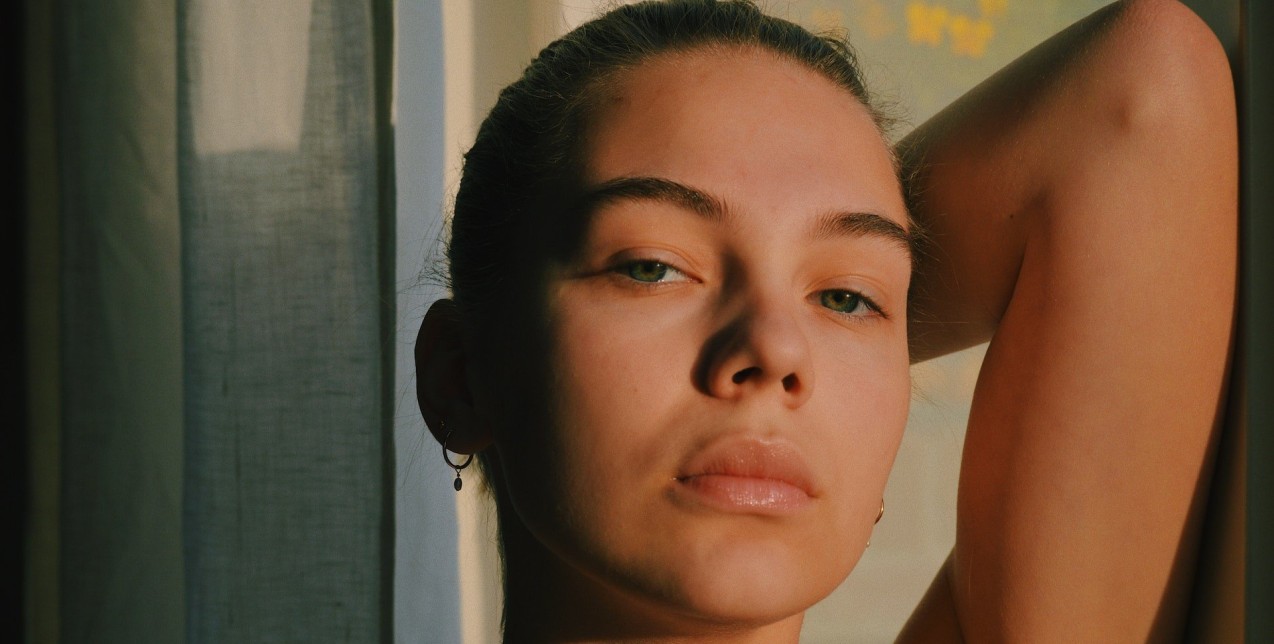 Κρέμα και μάσκα ματιών: Tα hacks για να εκμεταλλευτείτε περισσότερο τα οφέλη τους 