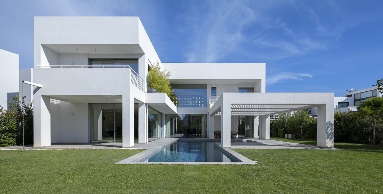 Μια διώροφη κατοικία στην Κηφισιά γίνεται πρότυπο σύγχρονης αρχιτεκτονικής 