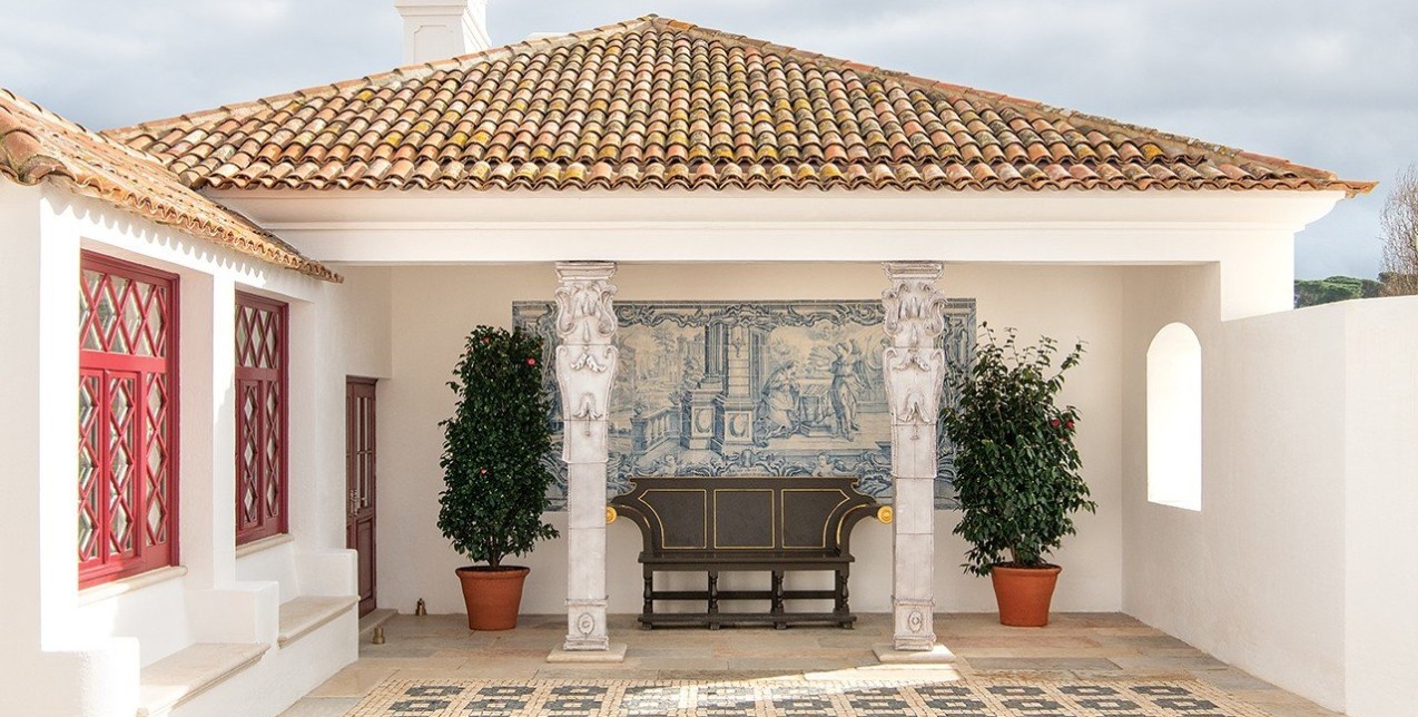 Ο Christian Louboutin επέλεξε ένα μικρό γραφικό χωριό της Πορτογαλίας για να ανοίξει το πρώτο του ξενοδοχείο