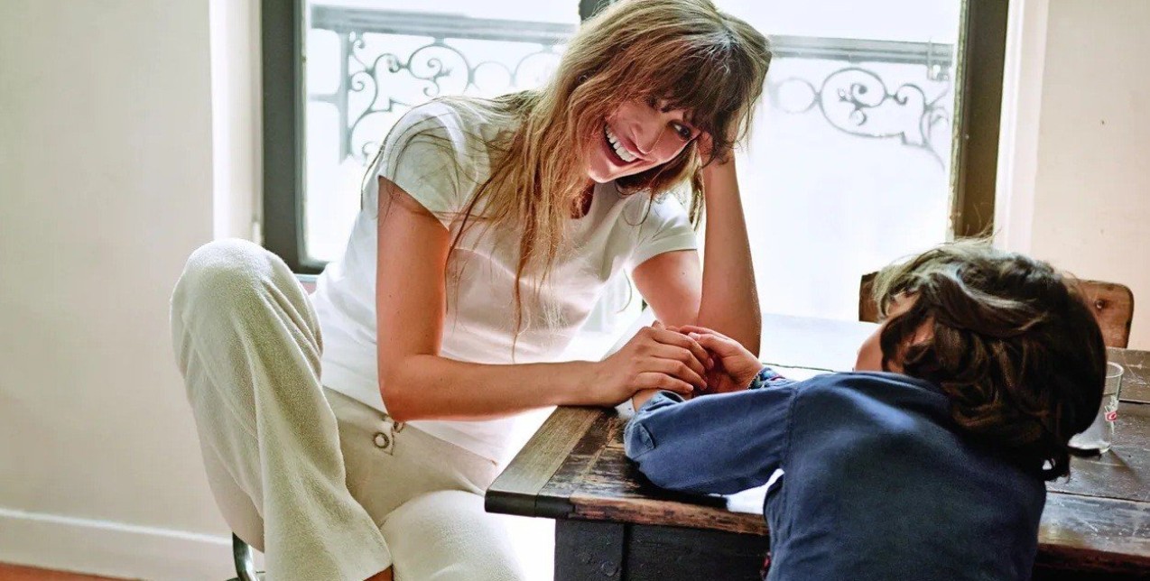 Γιατί εξακολουθούν να μας στοιχειώνουν τα χρονοδιαγράμματα των γονέων μας;