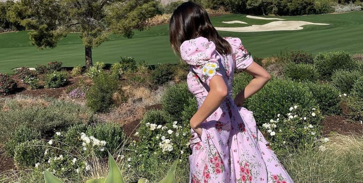 Maxi dresses: Stylish & άνετοι τρόποι να τα φορέσετε φέτος το καλοκαίρι