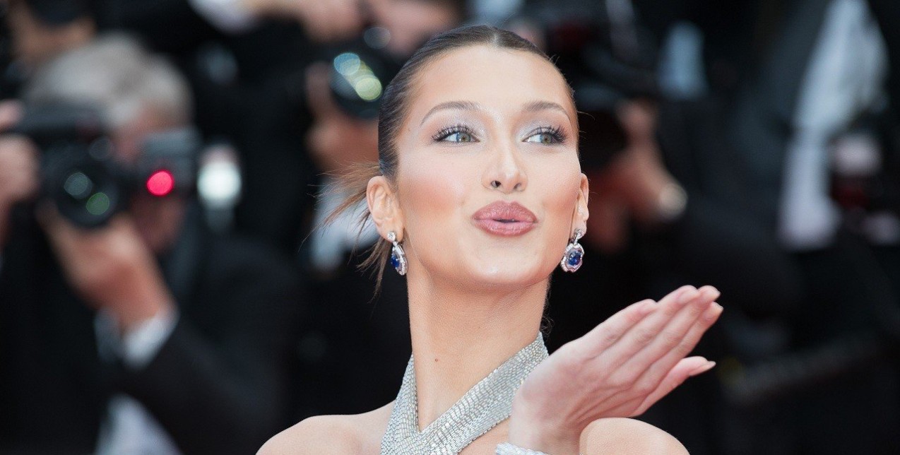 Lip Flip: Το μυστικό των celebrities για πιο «γεμάτα» χείλη