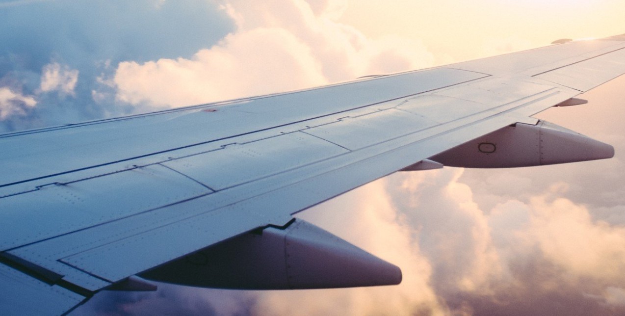 Travel no go: Τι δεν πρέπει ποτέ να πίνετε στο αεροπλάνο