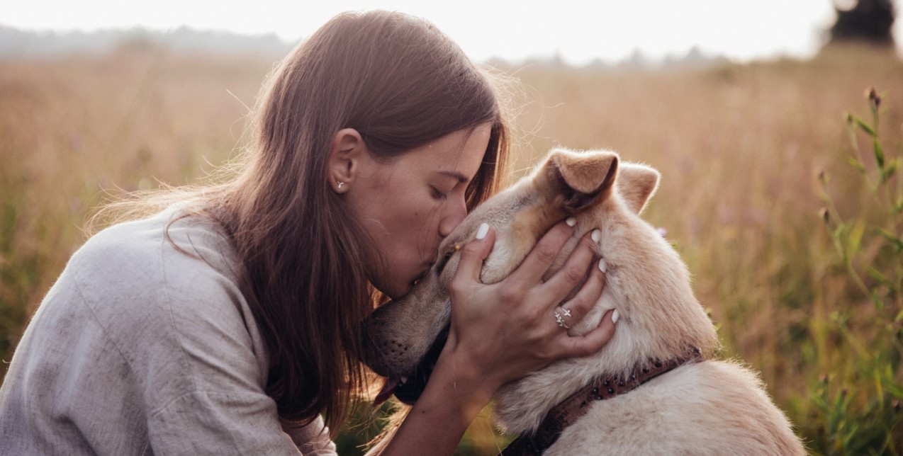 Dog Walk Meditation: Πώς μπορούμε να εντάξουμε το minfulness στη βόλτα με τον σκύλο μας 