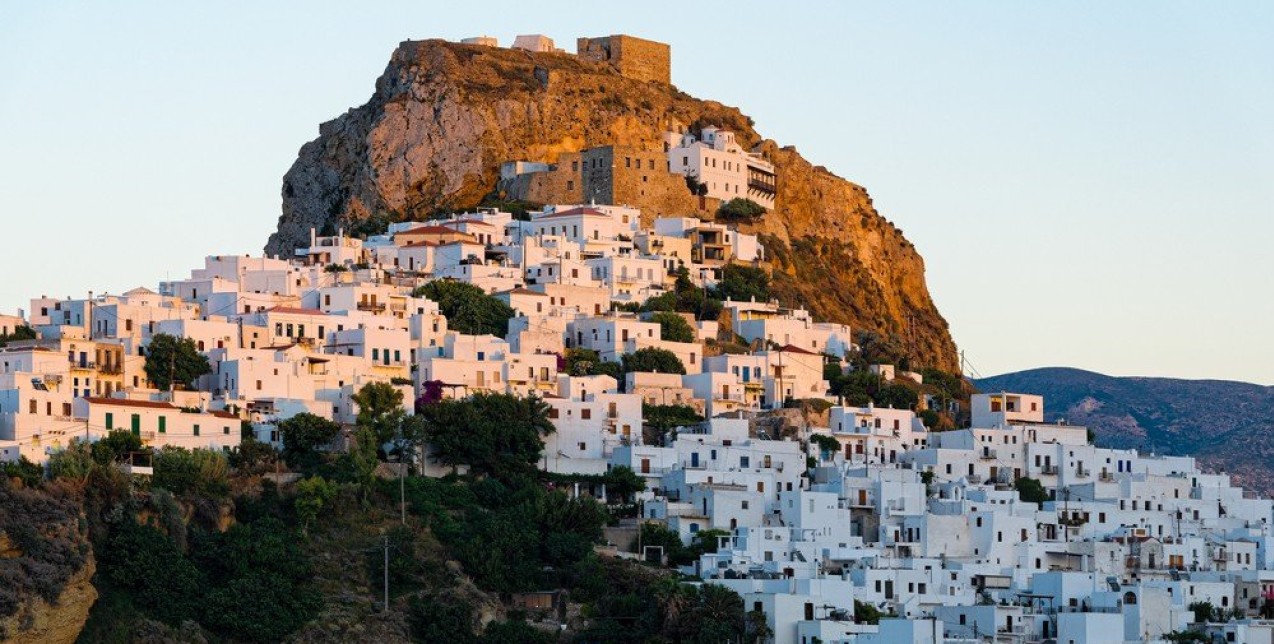 An insider guide to: Σκύρος, με την Hotelier Ηρώ Γκριμπίζη