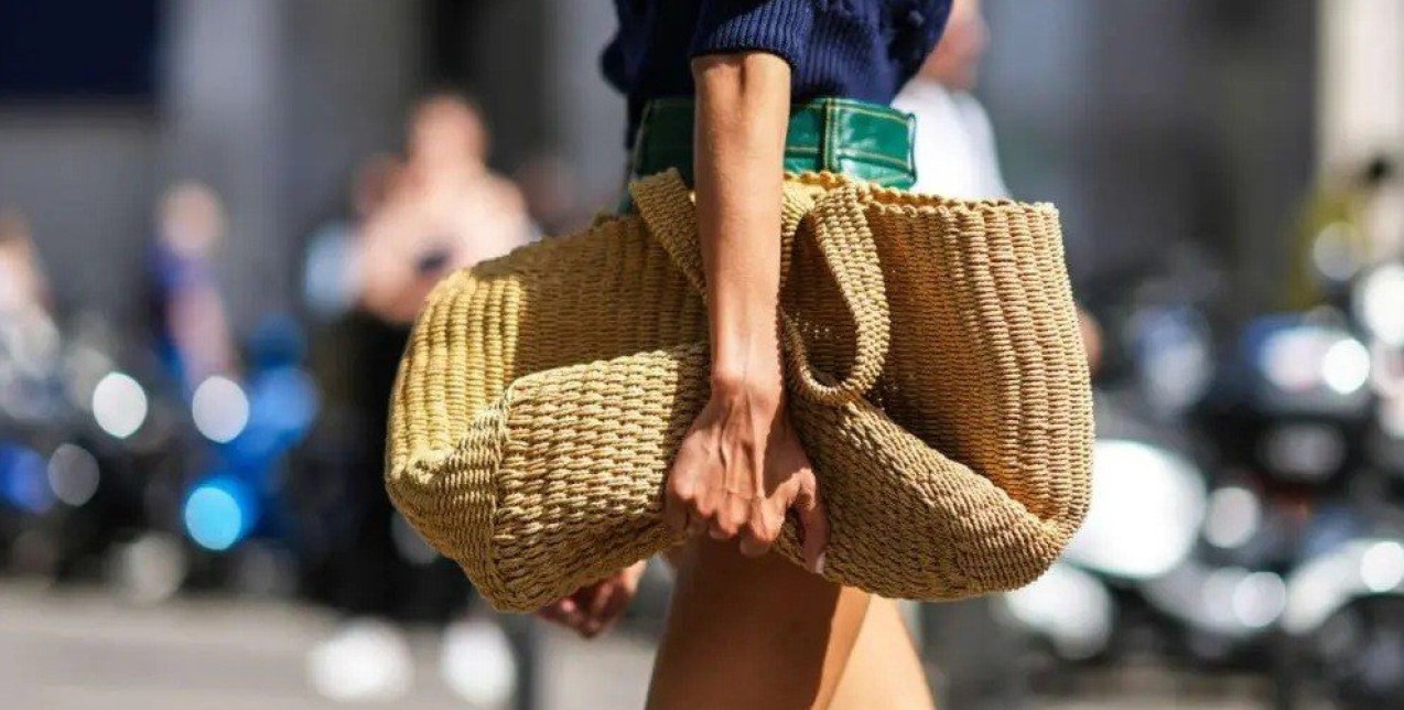 Βρήκαμε τη μία και μοναδική summer bag που θα πρωταγωνιστήσει φέτος
