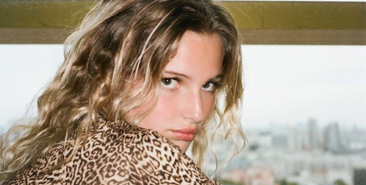 Makeup tips που θα σας χαρίσουν λαμπερό δέρμα τα καλοκαιρινά βράδια