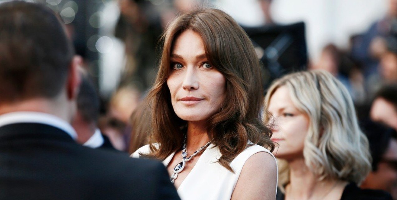 Carla Bruni: Oι beauty συνήθειες που ακολουθεί πιστά στα 50+  