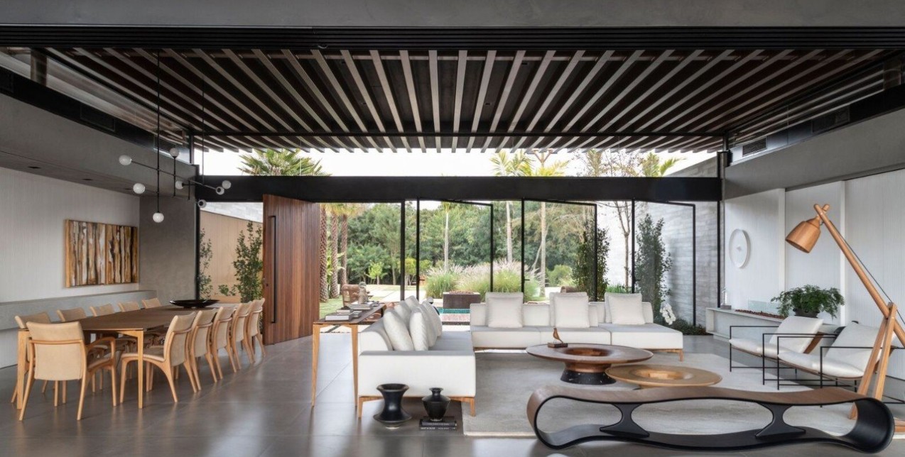 Δείτε πως μια πολυτελής κατοικία στη Βραζιλία έχει εναρμονιστεί με το γαλήνιο φυσικό σκηνικό 