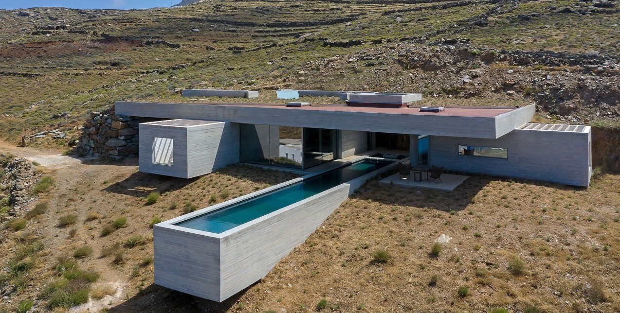 Ένα μοναδικό pool house στην Τήνο με φουτουριστικό design 
