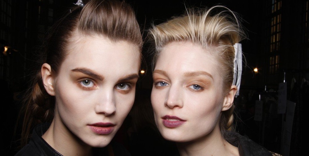 Lip pump: 7 tricks για να κάνετε τα χείλη σας να φαίνονται μεγαλύτερα