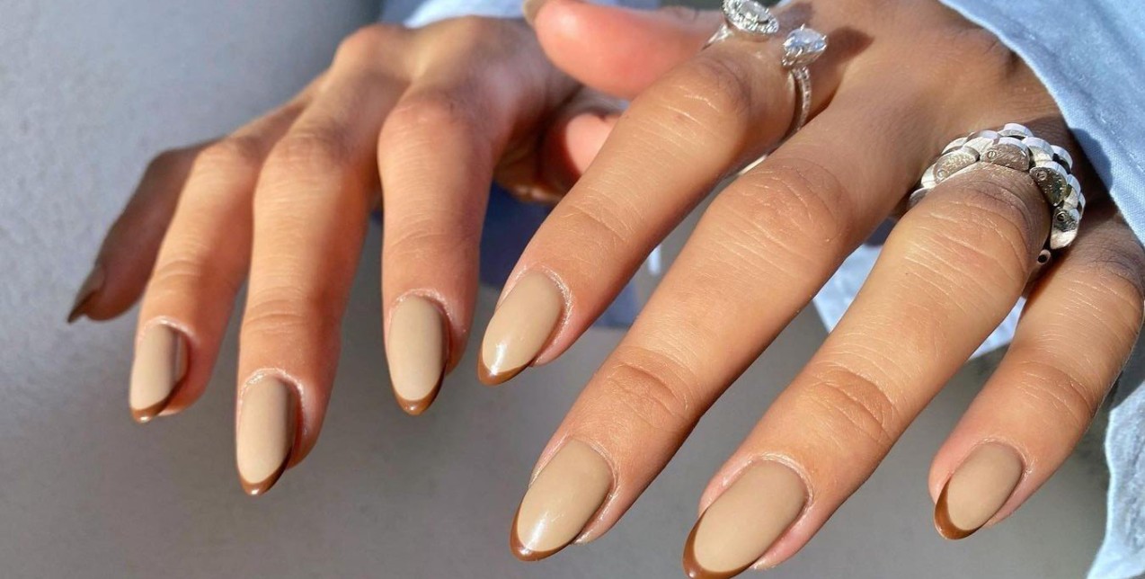 Τα latte nails είναι η φθινοπωρινή τάση νυχιών που πρέπει να γνωρίζετε