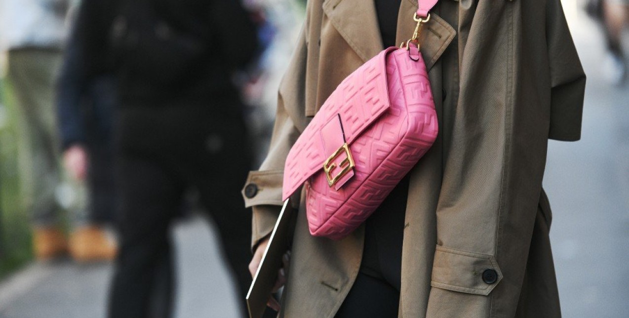 Καμπαρντίνα: Το πιο διαχρονικό outerwear piece που θα είναι και πάλι στο επίκεντρο