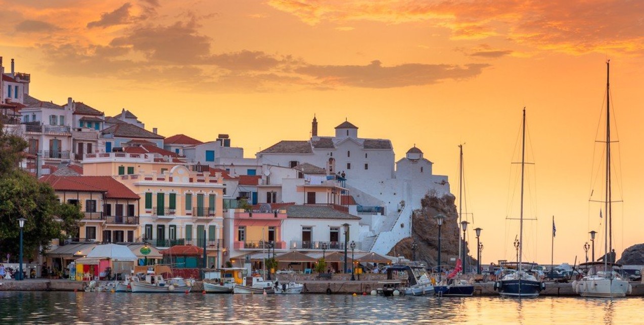 An insider guide to: Στη Σκόπελο με την Νίκη Χατζηνικολάου
