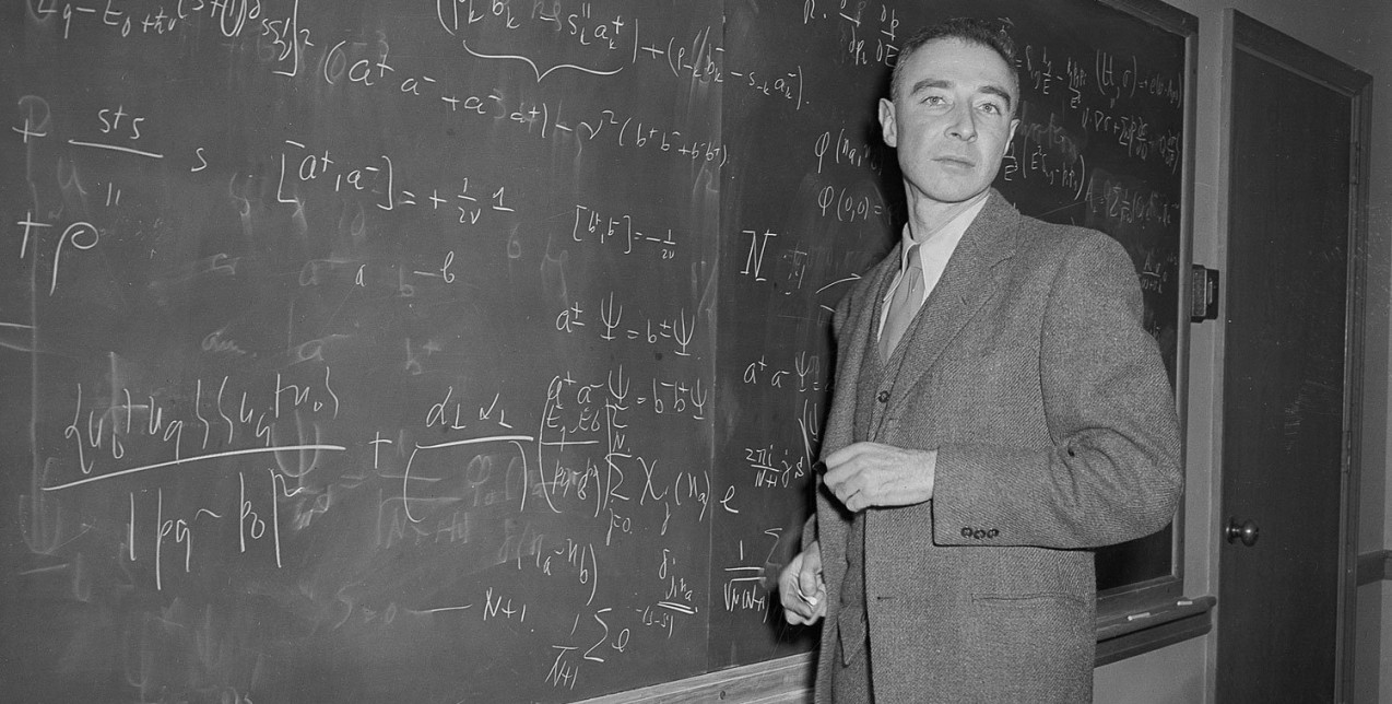 J. Robert Oppenheimer: Ποιο ήταν το πραγματικό πρόσωπό του;  