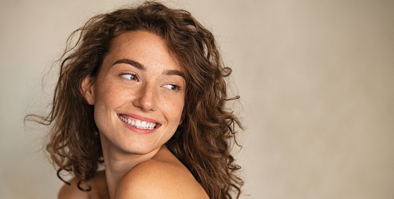 Έτσι θα αποκτήσετε ισχυρή προστασία από την αφυδάτωση και τα πρόωρα σημάδια γήρανσης μετά το καλοκαίρι