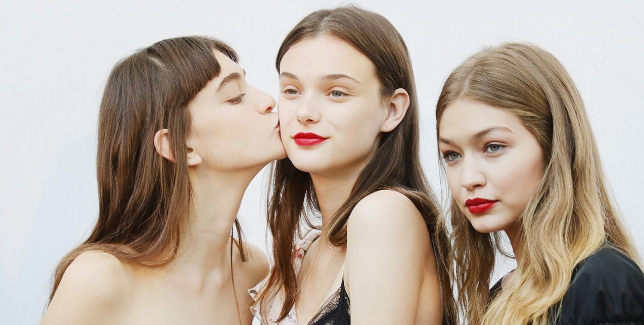 Ξέρουμε ποια χρώματα κραγιόν θα φορέσετε την άνοιξη