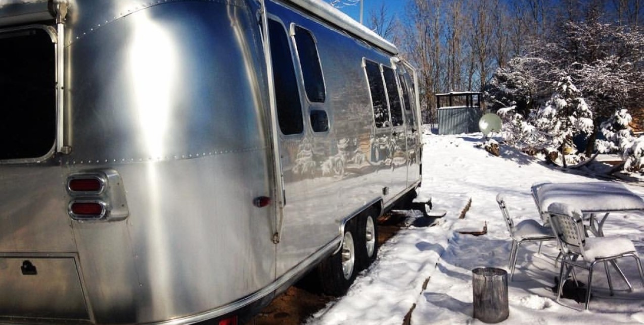 Αποδράστε σ' ένα μποέμ ξενοδοχείο-τροχόσπιτο στην ορεινή Φθιώτιδα