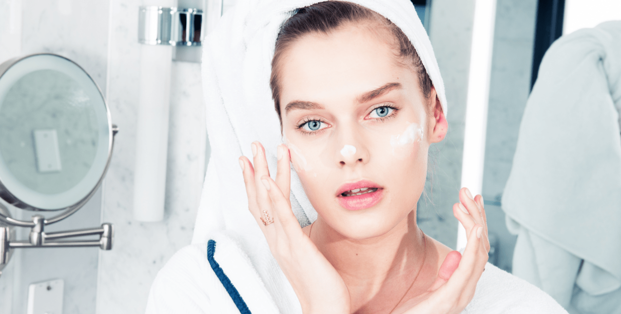 Τα 5 προϊόντα που πρέπει να βάλετε τώρα στο beauty case σας 