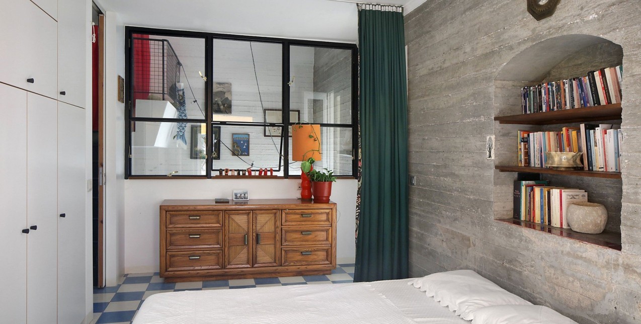 Ένα ιδιαίτερο αρχιτεκτονικό δημιούργημα στα Πετράλωνα προσφέρει μια ξεχωριστή εμπειρία σπιτιού