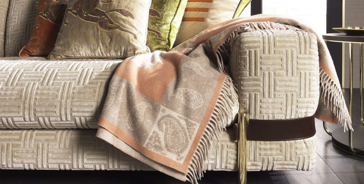 9+1 chic μαξιλάρια που θα κάνουν την κατοικία σας πιο cozy