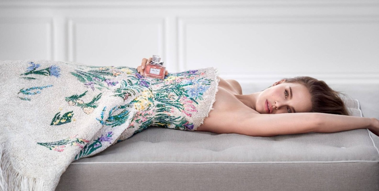 Perfumes that tell a story: Τα 5+1 πιο διαχρονικά και cult-favourite αρώματα