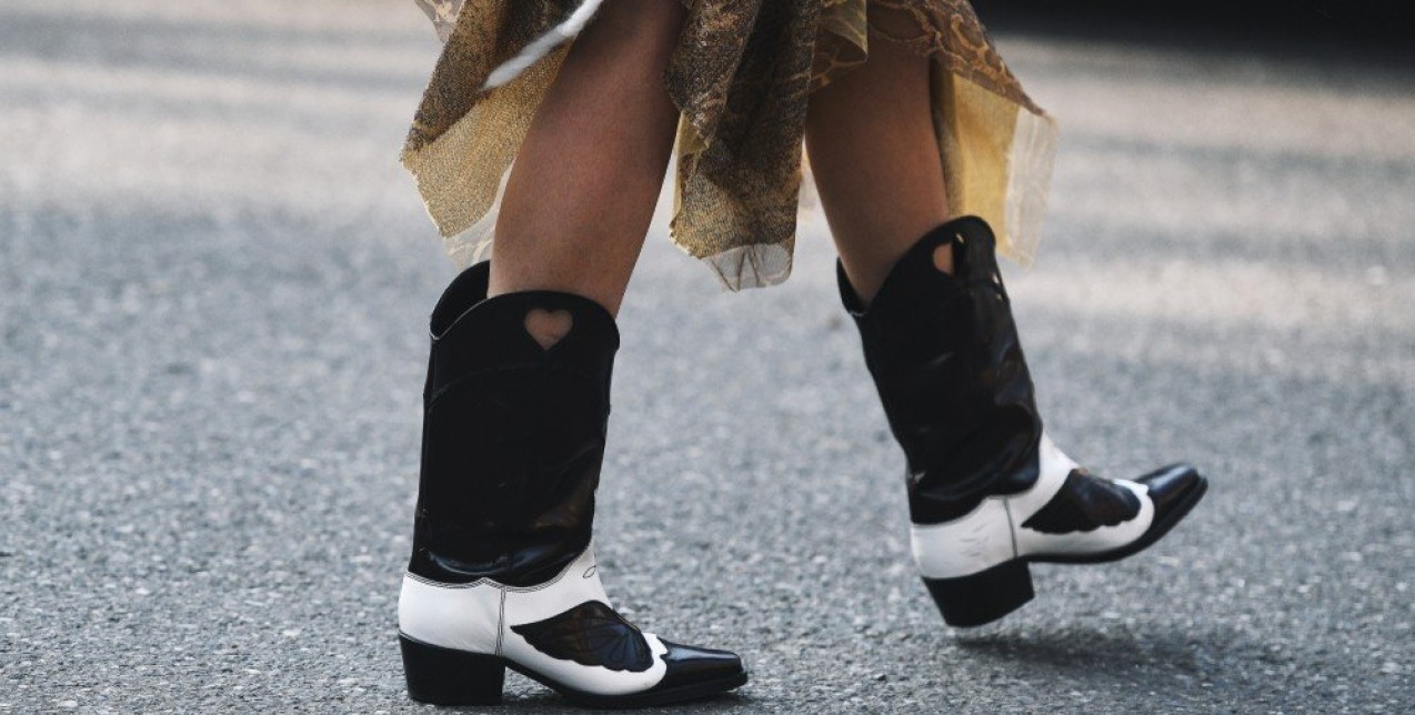 Cowboy boots: Πώς να τις εντάξετε στα καθημερινά σας look με ευκολία