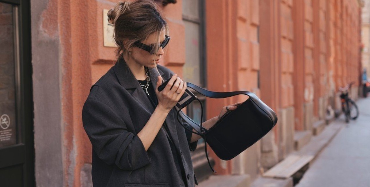 Black blazer: Πώς να φορέσετε ένα από τα πιο iconic pieces της γκαρνταρόμπας