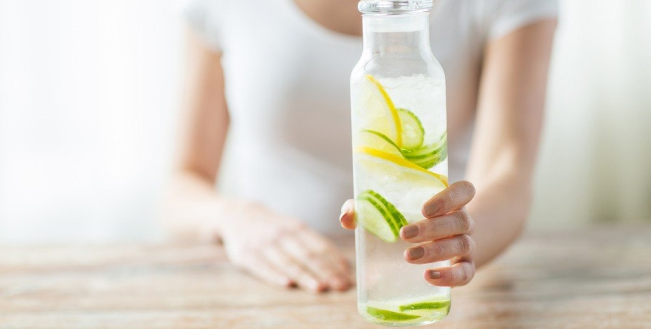 Drinking electrolytes: Τα benefits που μπορεί να έχουν στο δέρμα σας - και όχι μόνο