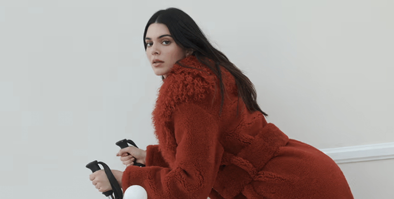 Η Kendall Jenner πρωταγωνιστεί στο νέο festive campaign του Jacquemus