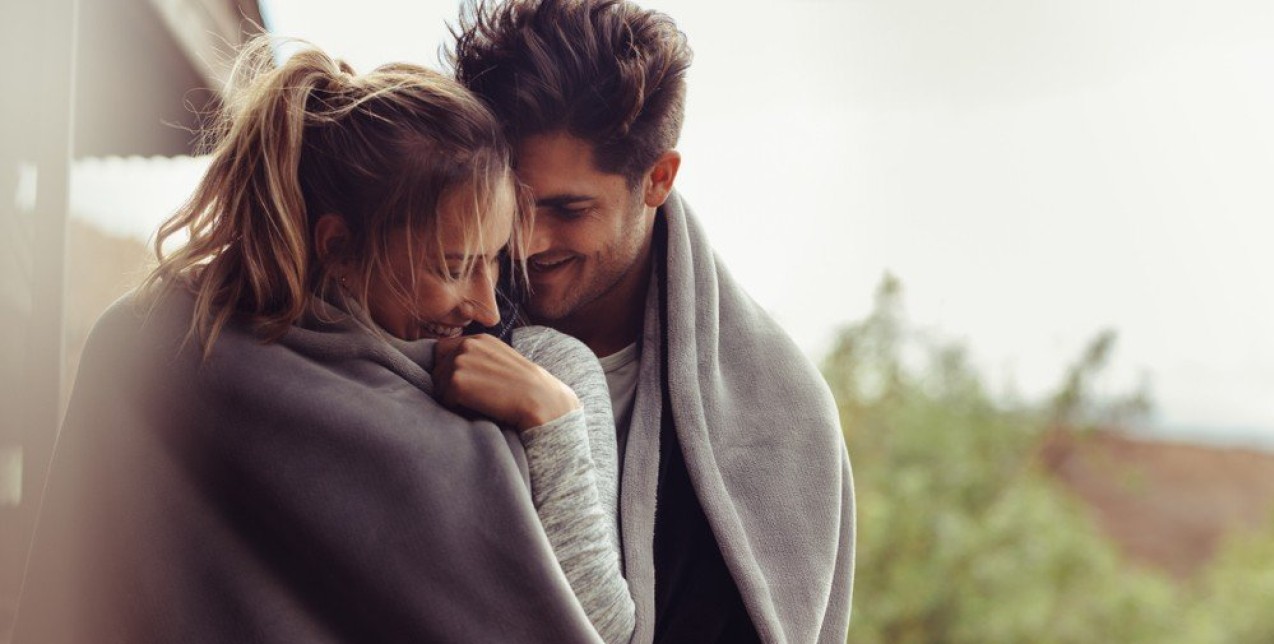 Winter coating: Ποιο είναι το νέο τοξικό dating trend που λαμβάνει χώρα το χειμώνα;