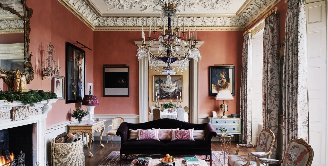 Ένα victorian house στην Αγγλία ξεχωρίζει για την κομψή εορταστική του διακόσμηση 