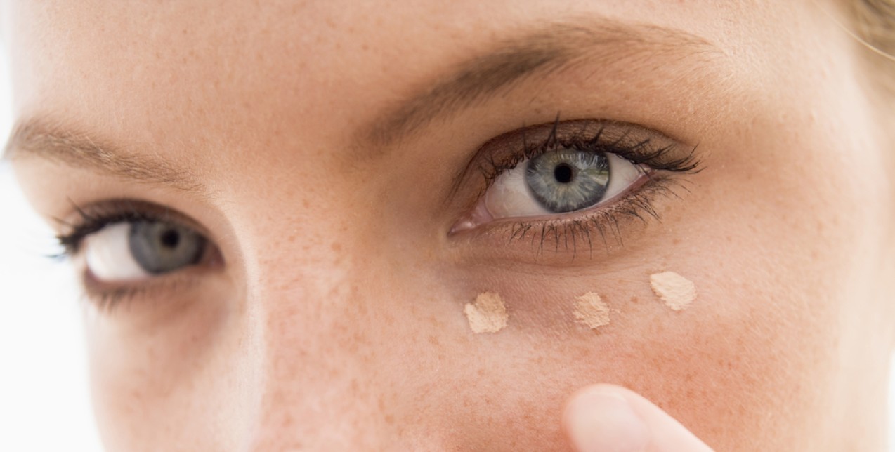 Οι εύκολες τεχνικές με concealer που θα αλλάξουν την όψη του δέρματός σας