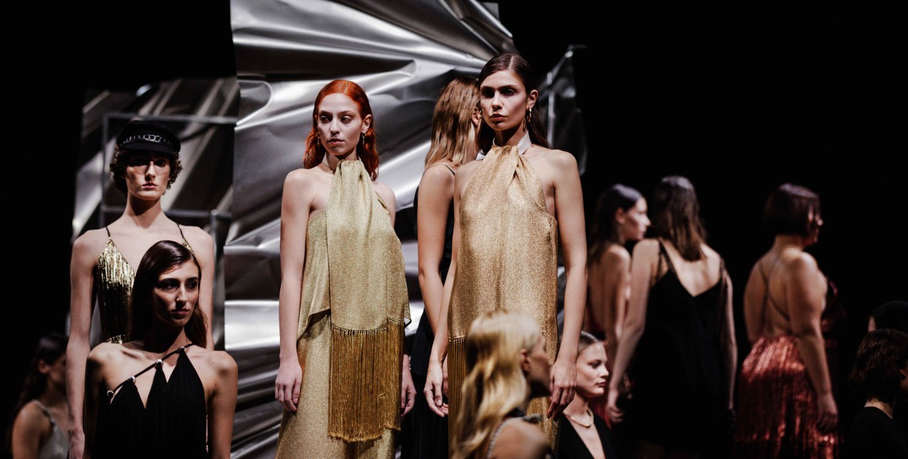 Στο fashion charity event της Zeus+Dione με το Μ.Α.Ζ.Ι. παρουσιάστηκε μέρος της συλλογής Resort ‘24