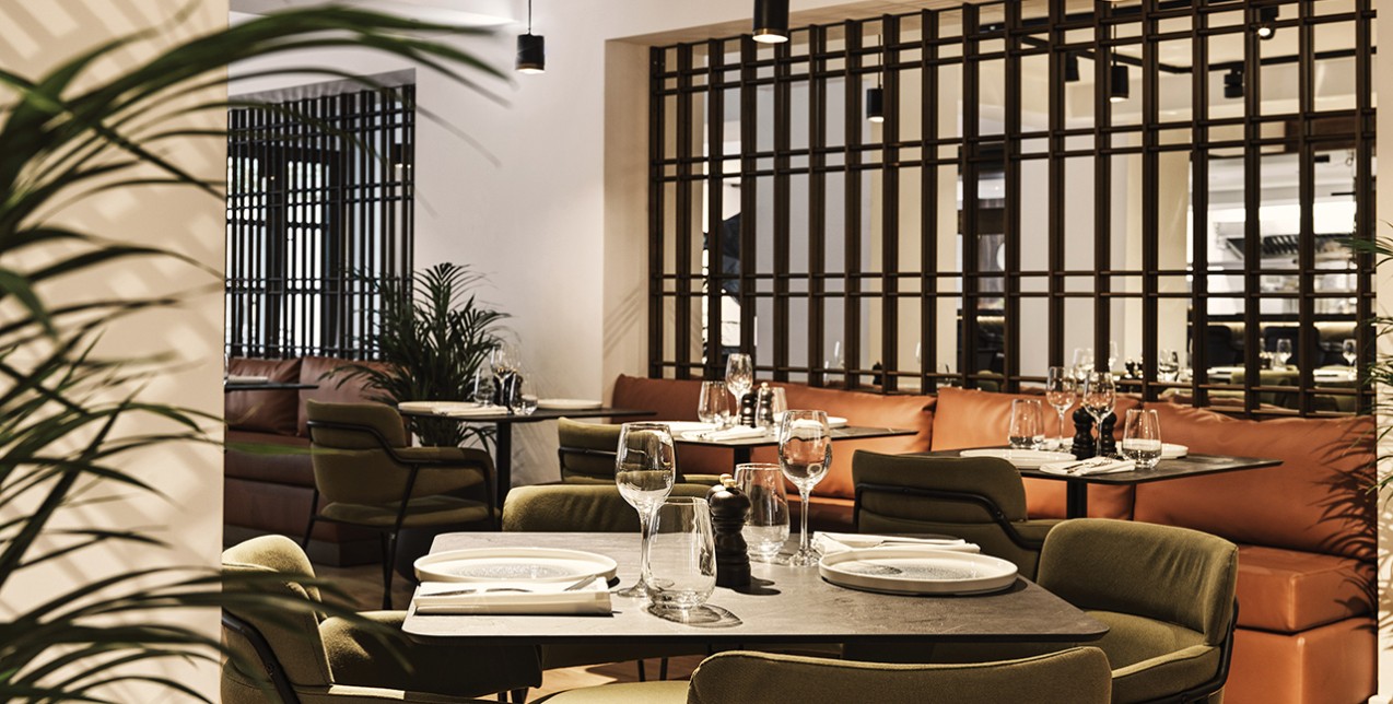 Στο ιστορικό κέντρο της πόλης, το Anza Kitchen & Bar, είναι το ιδανικό σημείο εκκίνησης για τις φετινές γιορτές 